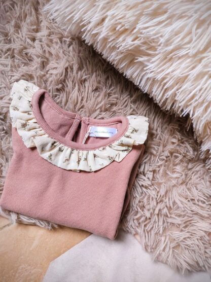 Blusa con cuello floral - Imagen 2