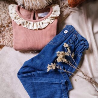 Blusa con cuello floral